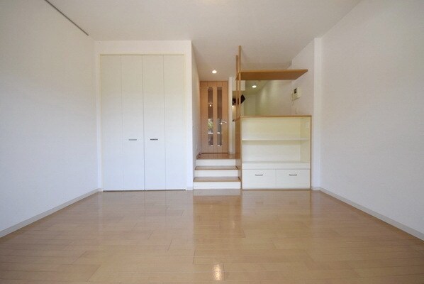 ISIS 24(イーシス 24)の物件内観写真